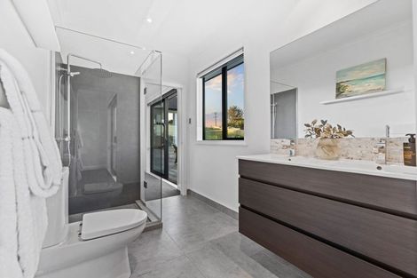 Photo of property in 72 Vaughans Road, Long Bay, Albany, 0792