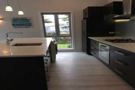 Photo of property in 15 Old Lake Road, Narrow Neck, Auckland, 0624