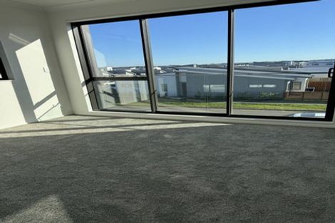 Photo of property in 14 Parahau Road, Papakura, 2110