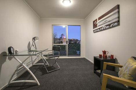 Photo of property in 37 Vina Place, Massey, Auckland, 0614