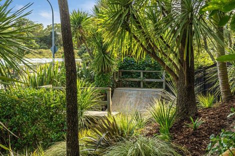 Photo of property in 28a Waterview Road, Stanley Point, Auckland, 0624
