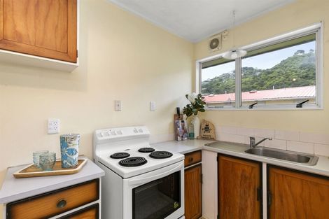 Photo of property in 5/171 Queens Drive, Lyall Bay, Wellington, 6022