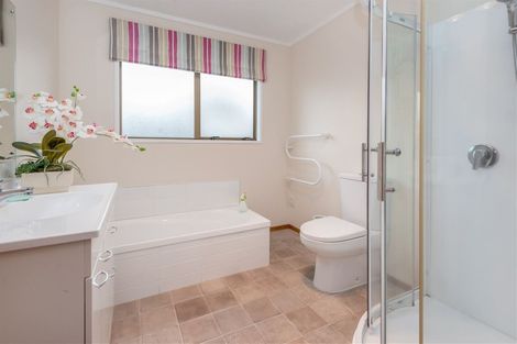 Photo of property in 1/47 Uxbridge Road, Mellons Bay, Auckland, 2014