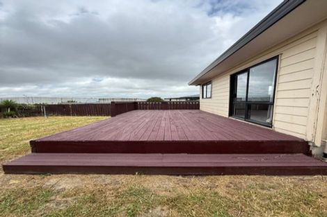 Photo of property in 1/4 Eulogy Place, Randwick Park, Auckland, 2105