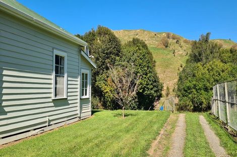Photo of property in 76 Takapau Road, Tolaga Bay, 4077