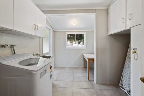 Photo of property in 7 Krissell Place, Acacia Bay, Taupo, 3330