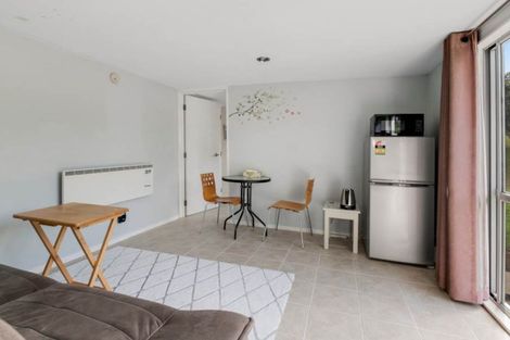 Photo of property in 415 Glenfield Road, Glenfield, Auckland, 0629