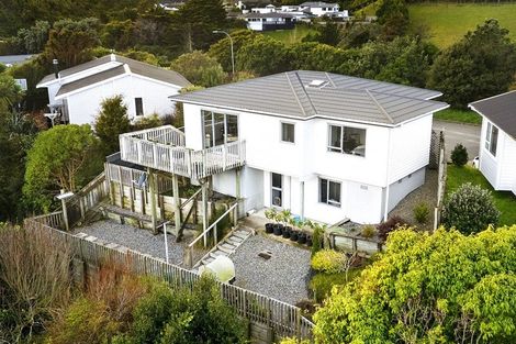 Photo of property in 22a Bartlett Grove, Tawa, Wellington, 5028
