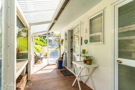 Photo of property in 2 Cliff Street, Pahi, Paparoa, 0571