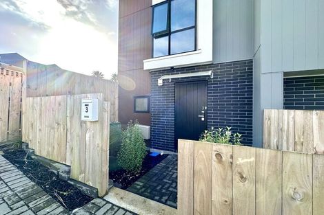 Photo of property in 3 Morihana Close, Glen Eden, 0602
