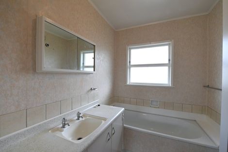 Photo of property in 1/3 Onepoto Road, Hauraki, Auckland, 0622