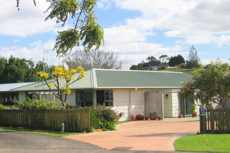 Photo of property in 4 Marina Way, Athenree, Katikati, 3177