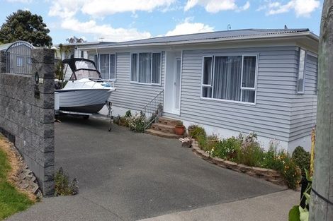 Photo of property in 2/103 Arran Road, Browns Bay, Auckland, 0630