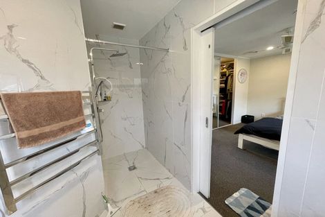 Photo of property in 5 Avonleigh Road, Green Bay, Auckland, 0604