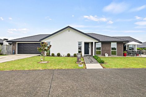 Photo of property in 14 Poutawa Lane, Clarks Beach, 2122