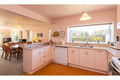 Photo of property in 37 Holly Road, St Albans, Christchurch, 8014