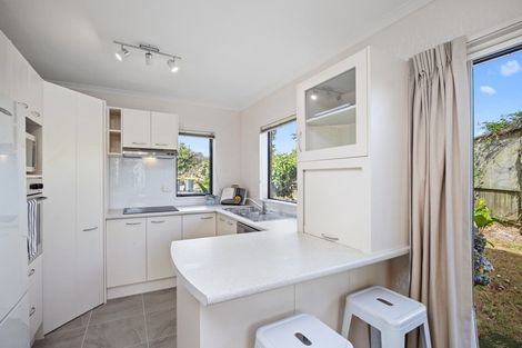 Photo of property in 16 Ranch Place, Pukekohe, 2120