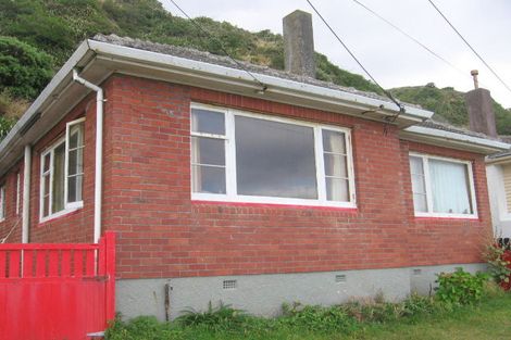 Photo of property in 128 The Esplanade, Houghton Bay, Wellington, 6023