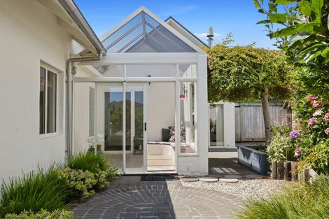 Photo of property in 3 Waiwera Place, Merrilands, New Plymouth, 4312