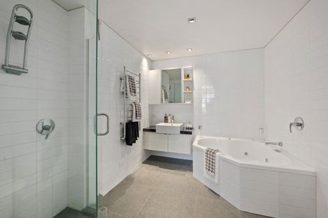 Photo of property in 1/7 The Promenade, Takapuna, Auckland, 0622