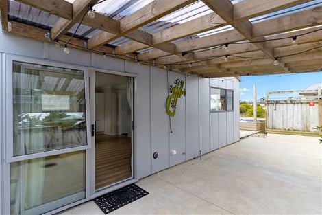 Photo of property in 34a Riserra Drive, Ranui, Auckland, 0612