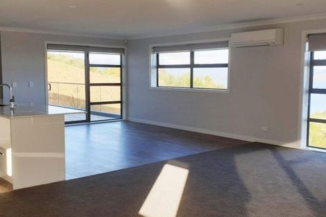 Photo of property in 9a Grumman Lane, Newlands, Wellington, 6037