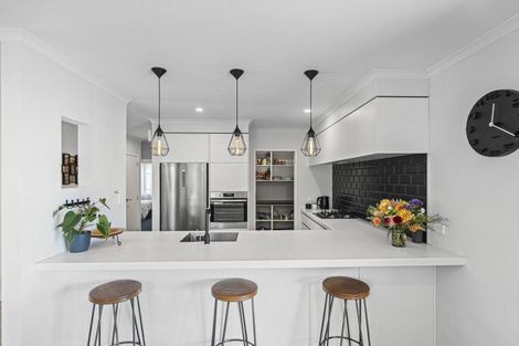 Photo of property in 5 Cessna Lane, Glen Avon, New Plymouth, 4312