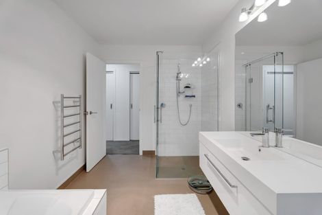 Photo of property in 2 Rayner Way, Glen Avon, New Plymouth, 4312