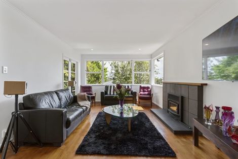 Photo of property in 4 Longfellow Parade, Glen Eden, Auckland, 0604