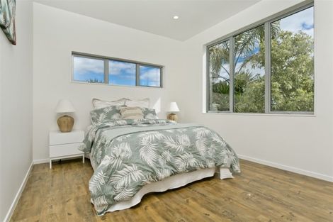 Photo of property in 356b East Coast Road, Sunnynook, Auckland, 0630