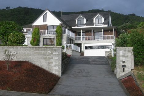 Photo of property in 77 Huia Street, Waikanae, 5036