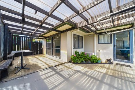 Photo of property in 96 Pitt Avenue, Clendon Park, Auckland, 2103