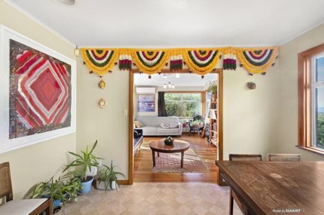 Photo of property in 17 Cave Road, Houghton Bay, Wellington, 6023