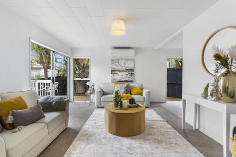 Photo of property in 32 Archmillen Avenue, Pakuranga Heights, Auckland, 2010