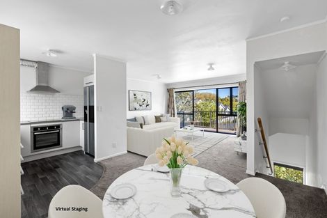 Photo of property in 2/5 John Jennings Drive, Oteha, Auckland, 0632