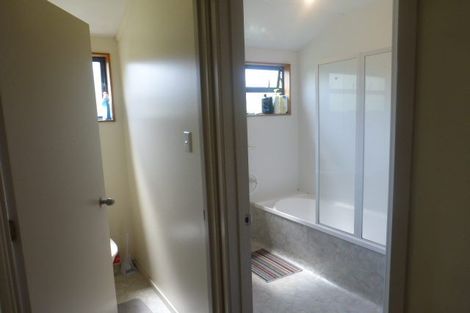 Photo of property in 50a Edmonton Road, Henderson, Auckland, 0612