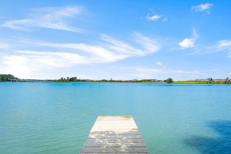 Photo of property in 27 Ferry Parade, Herald Island, Auckland, 0618
