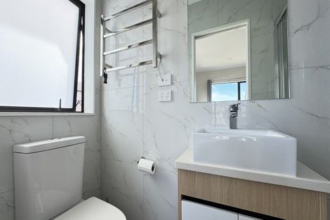 Photo of property in 2 Freshland Drive, Flat Bush, Auckland, 2019