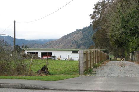 Photo of property in 105 Fairfax Street, Murchison, 7007