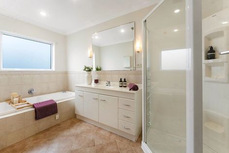 Photo of property in 90 Exmouth Road, Northcote, Auckland, 0627