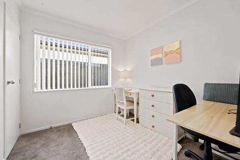 Photo of property in 9 Mokopapa Street, Takanini, 2112