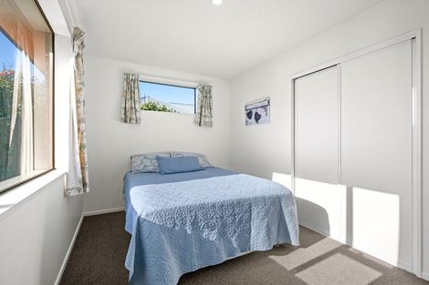 Photo of property in 2/20 Kirsten Place, Parklands, Christchurch, 8083