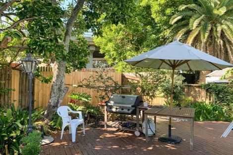 Photo of property in 5 Queen Street, Northcote Point, Auckland, 0627