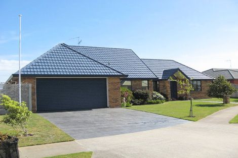 Photo of property in 8 Aburoc Place, Paraparaumu Beach, Paraparaumu, 5032