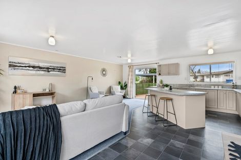 Photo of property in 12 Curlew Place, One Tree Point, 0118