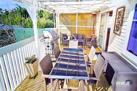 Photo of property in 40 Sunnyside Road, Sunnyvale, Auckland, 0612