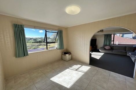 Photo of property in 2/52 Galloway Crescent, Farm Cove, Auckland, 2012