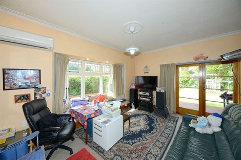 Photo of property in 82 Avonhead Road, Avonhead, Christchurch, 8042