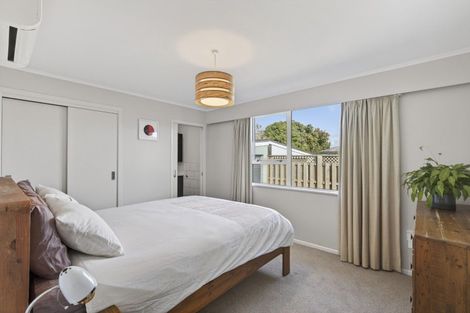 Photo of property in 25 Waiwera Place, Merrilands, New Plymouth, 4312