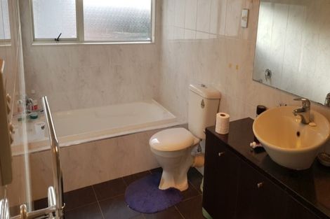 Photo of property in 10 Bridgefield Crescent, Flat Bush, Auckland, 2016